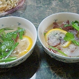 柚子で楽しむ★ニラとキクラゲのタイ風春雨スープ